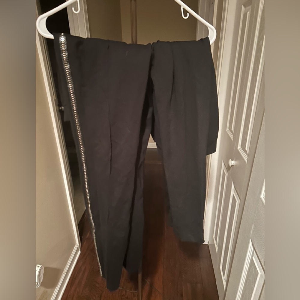 2 thick and very black leggings + one extra thick leggings ( check list slide)